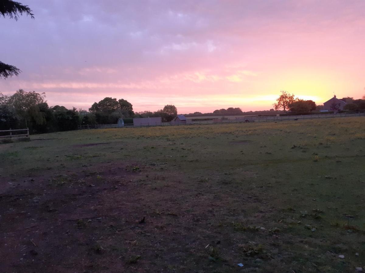 Villa Glamping At The Retreat Wiltshire Is Rural Bliss Chippenham  Esterno foto