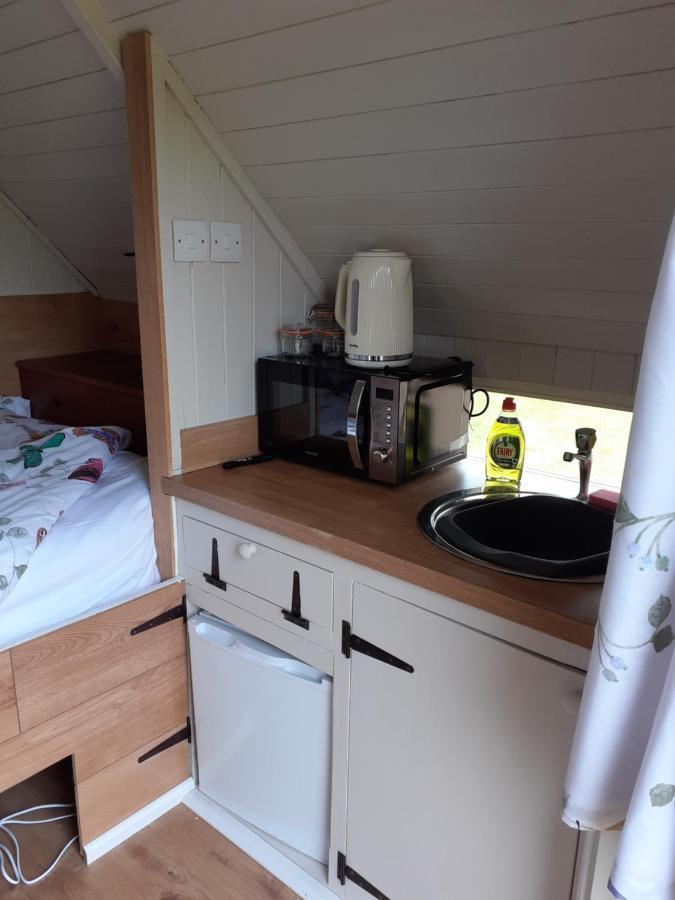 Villa Glamping At The Retreat Wiltshire Is Rural Bliss Chippenham  Esterno foto