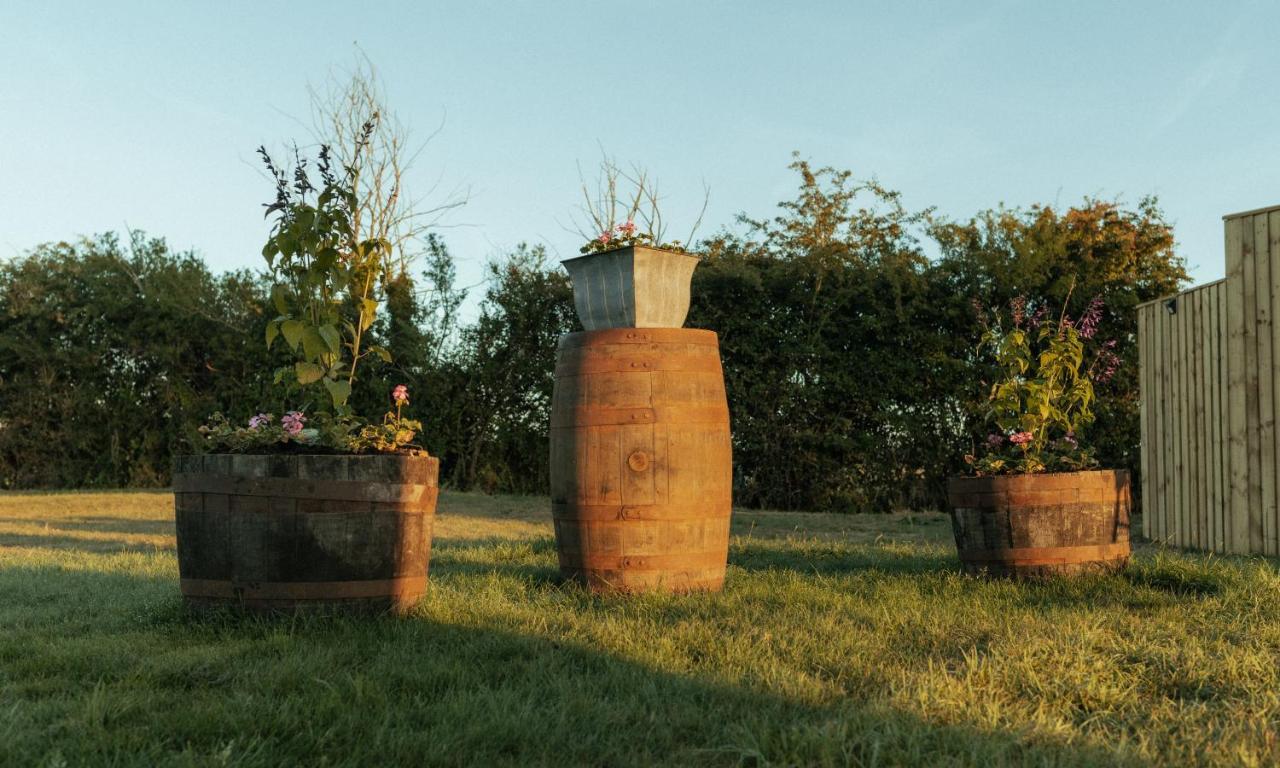 Villa Glamping At The Retreat Wiltshire Is Rural Bliss Chippenham  Esterno foto